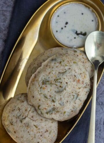 square image of kanchipuram idli with coconut chutney