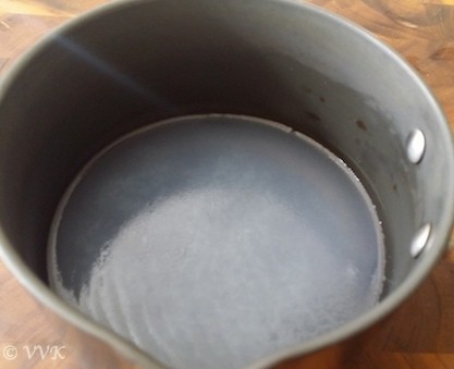 Making China grass gelatin in a pan
