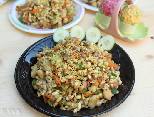 bhelpuri in a black plate