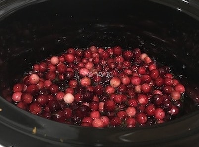 Adding cranberries to a slow cooker