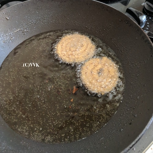 frying the quinoa murukku