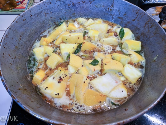 Letting the wild-lemon cook in tamarind water