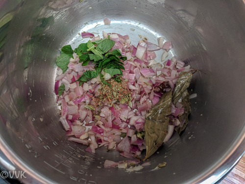 Adding mint leaves and ground masala