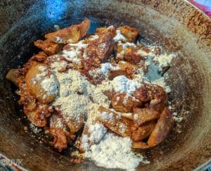 adding rice flour and besan to the kathirikkai podi curry