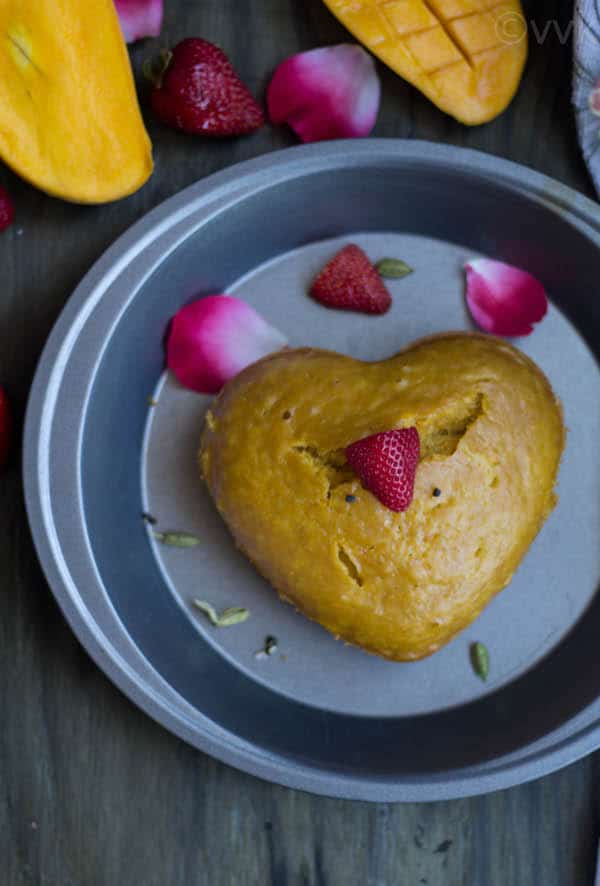 Instant Pot Eggless Mango Cake with strawberries