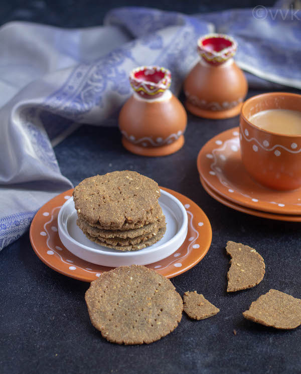 kambu thattai in terracotta plates with tea on the side