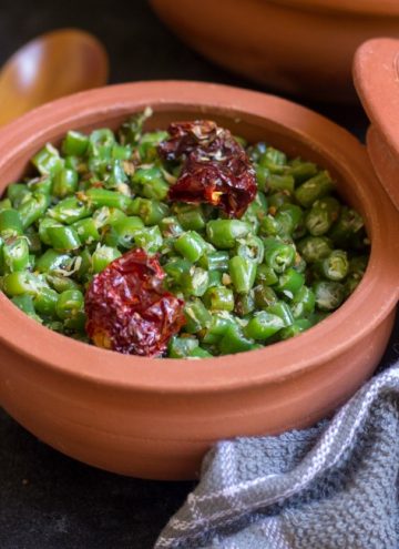 green beans poriyal in claypot