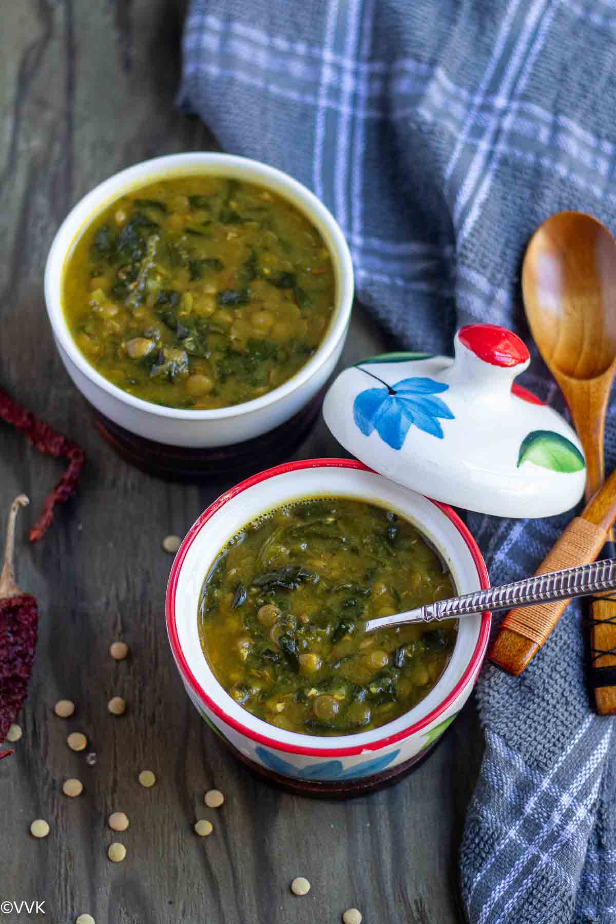 dal palak served in two ceramic ware served on a wooden board