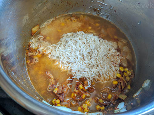 xacuti pulav adding rice and water