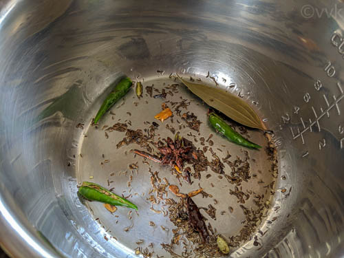 qubooli biryani adding spices