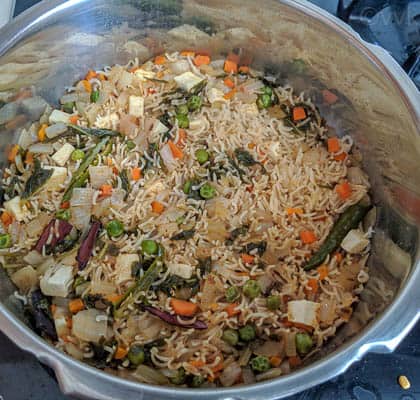 yakhni pulao after cooking