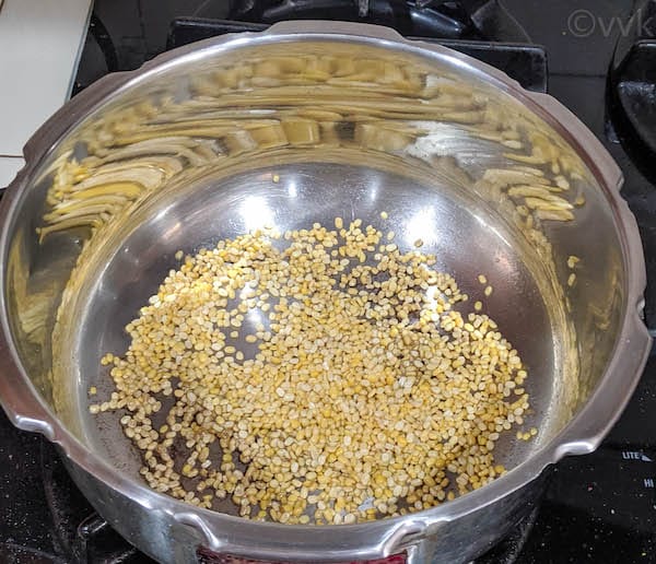 roasting moong dal for sakkarai pongal