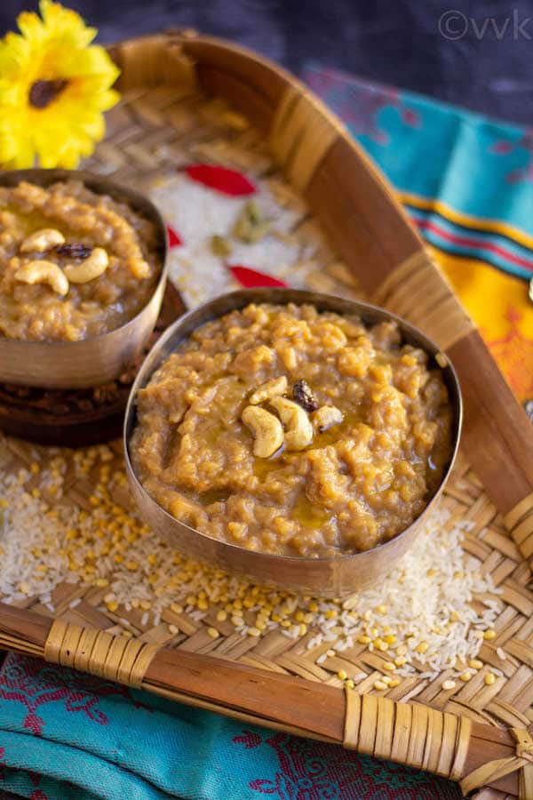 close up shot of chakkarai pongal placed in a bowl