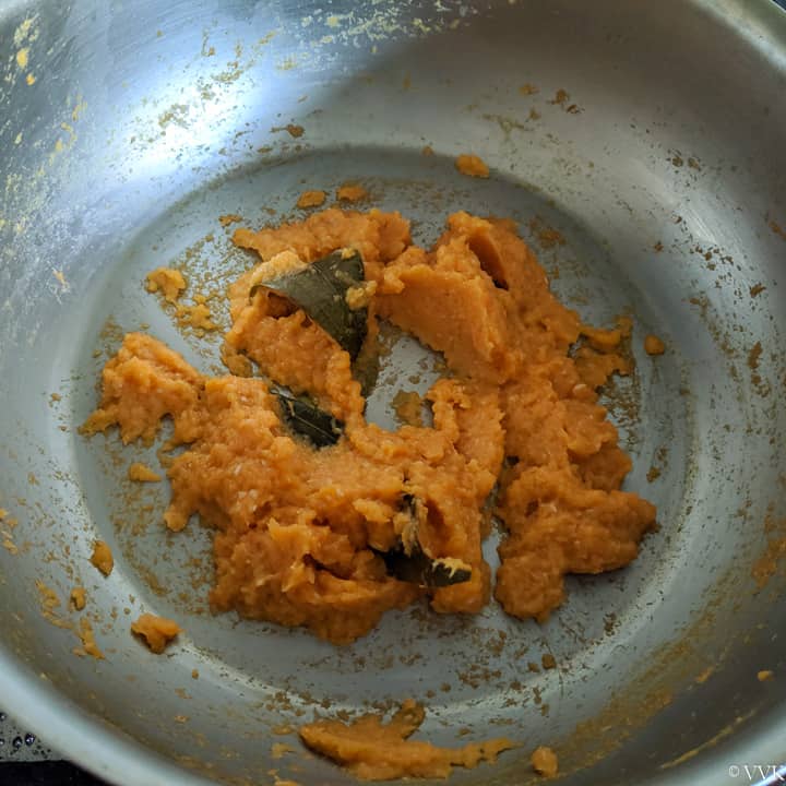 well cooked tomato onion paste