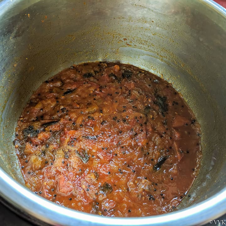 tomato onion relish after cooling