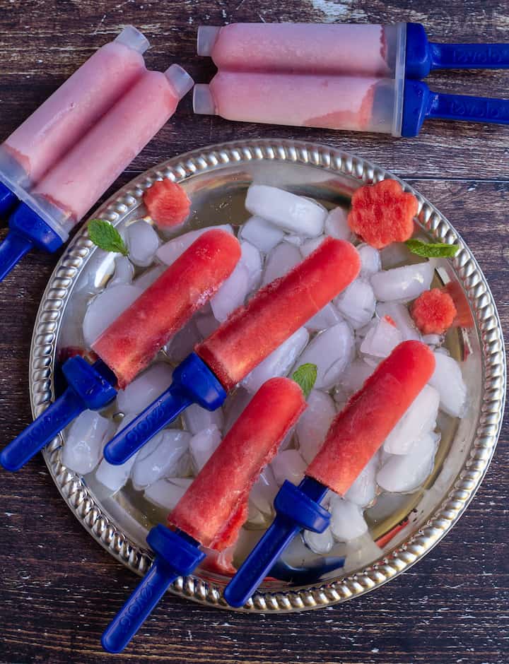 qRWEMWLON POPSICLE SERVED ON A SILVER TRAY WITH ICE