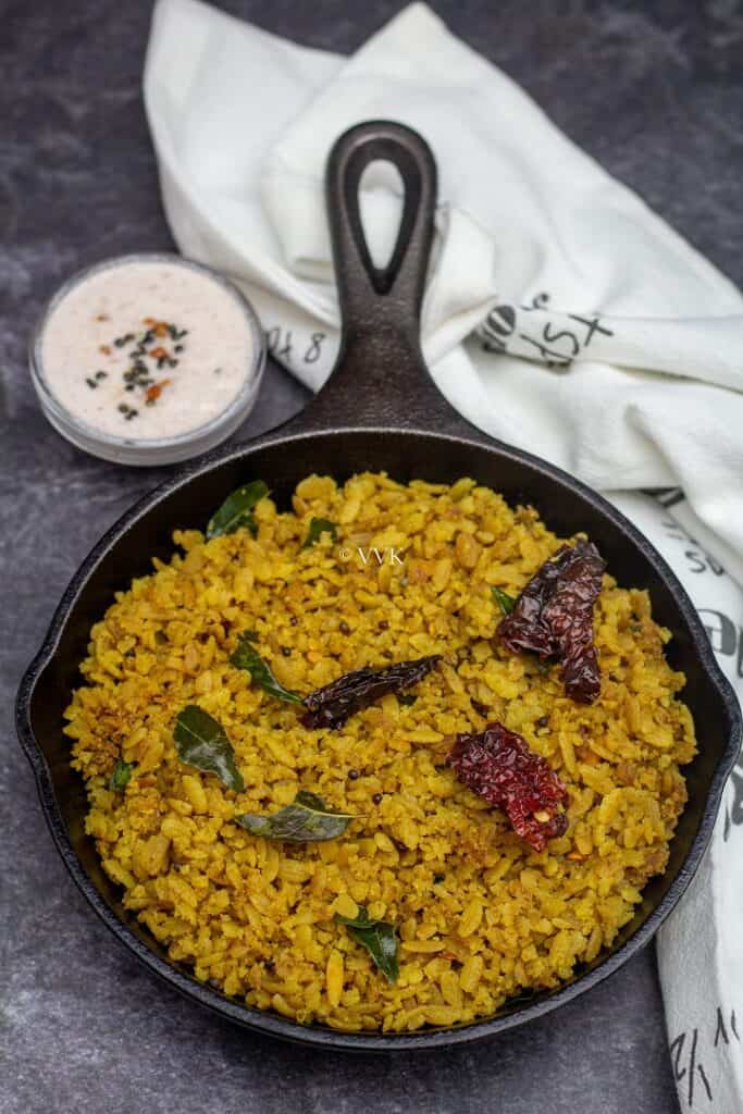 puli aval served in cast iron pan with chutney on the side