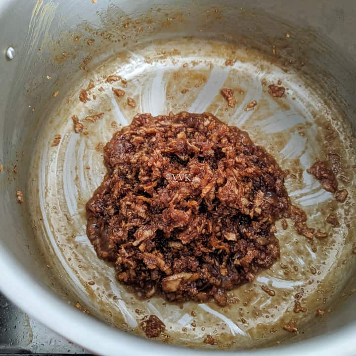thickened jaggery filling