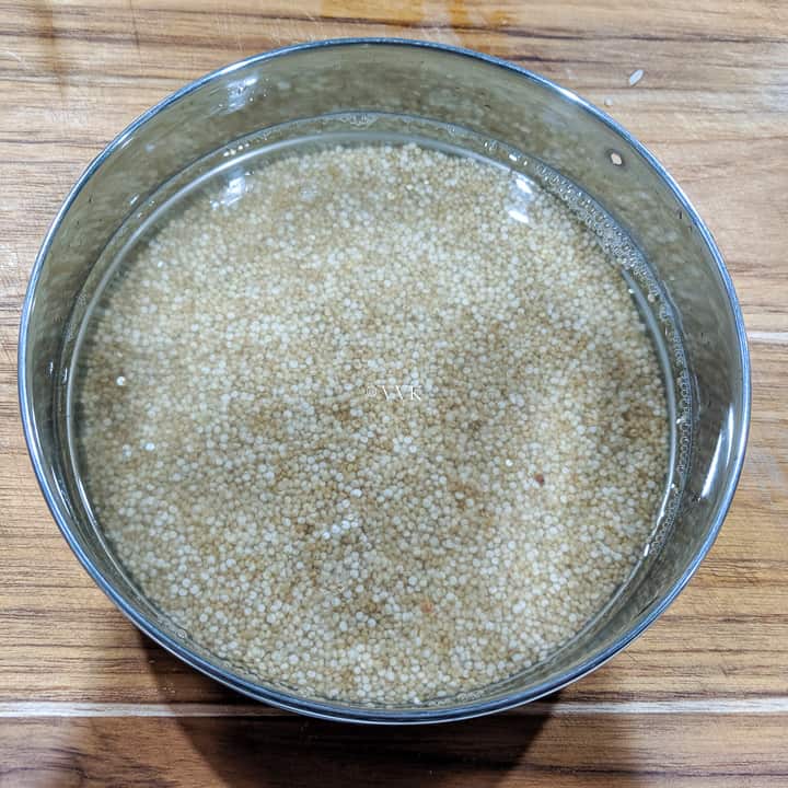soaking the quinoa 