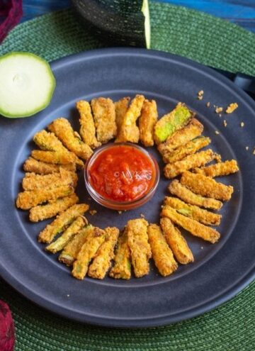 zucchini fries with marinara placed in a tray