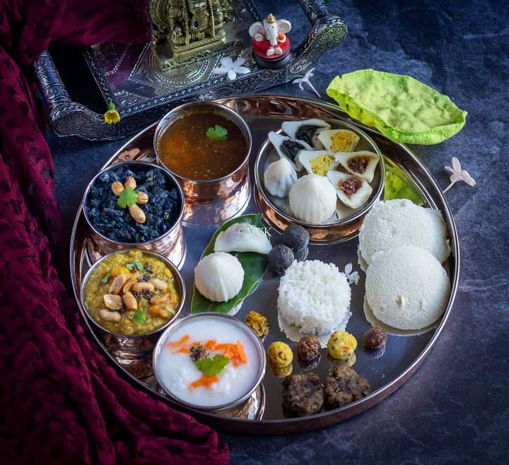 ganpathi festival thali with three kozhukatti, idli, rice and bisibelebaath