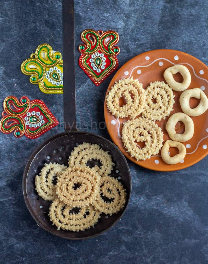 overhead shot of baked murukku in boondi ladle