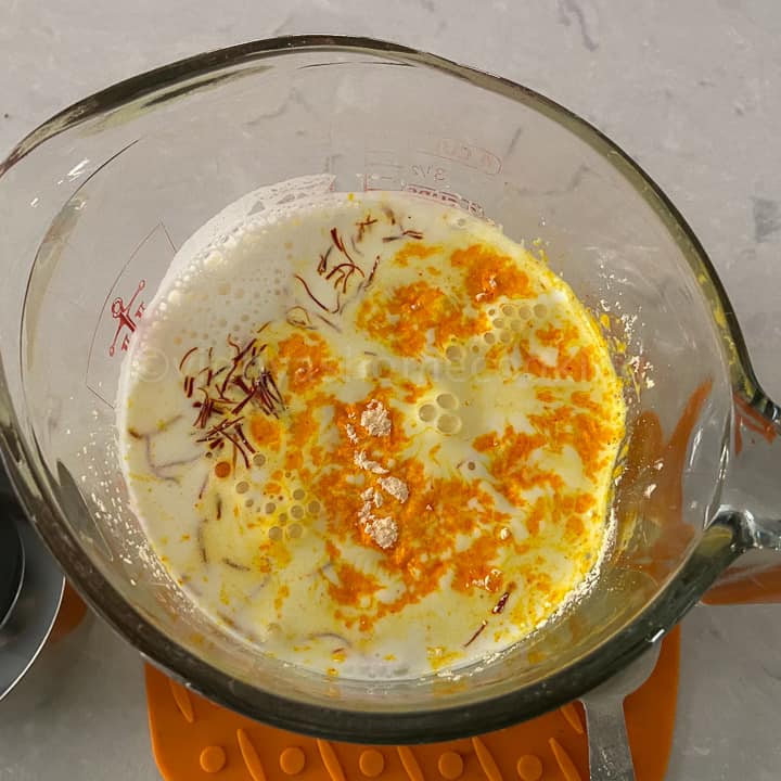 adding saffron and custard powder to warm milk