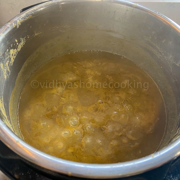 peas gravy simmering in instant pot