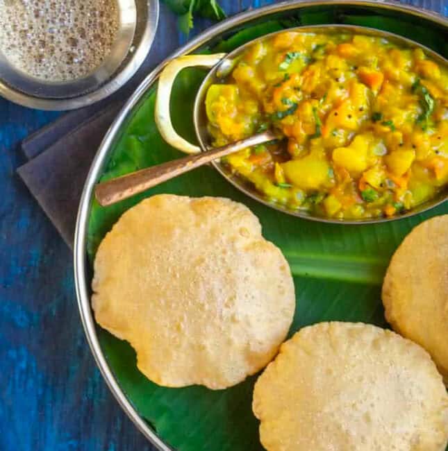 Three delicious poori served in a big tray