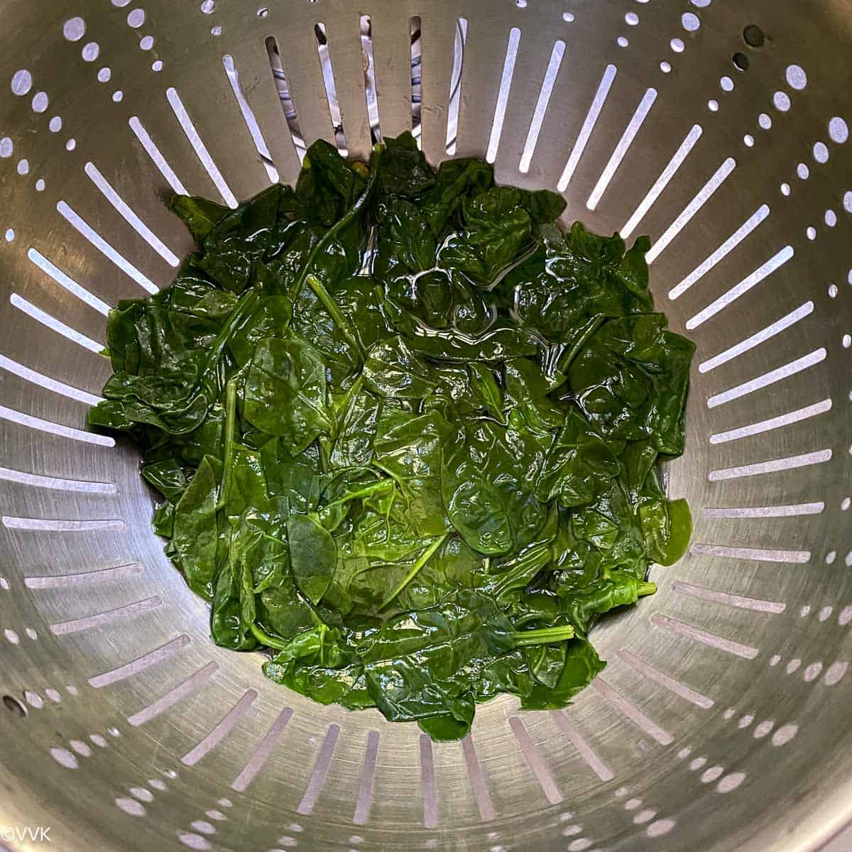 rinsing the blanched spinach with cold water