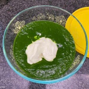 adding yogurt to the pureed spinach
