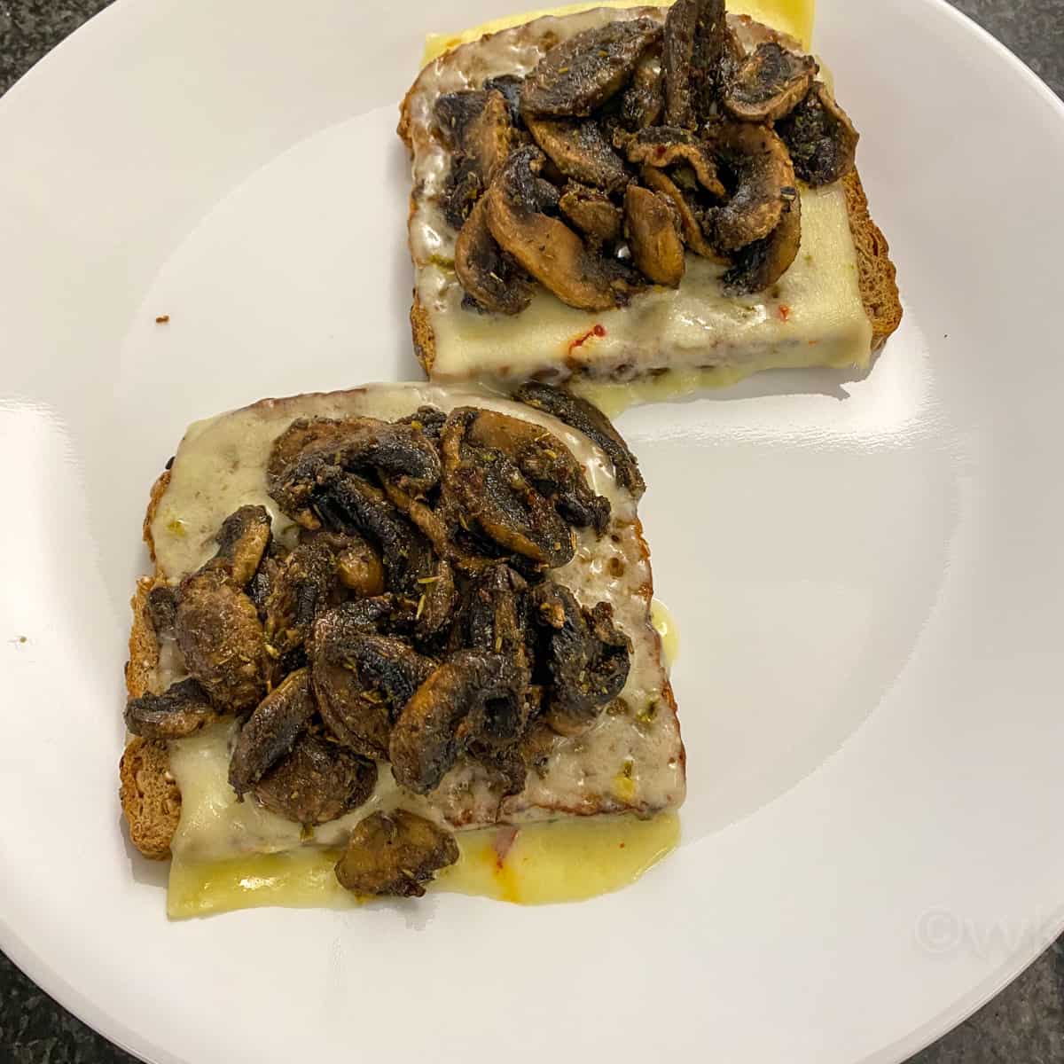 microwaved mushroom cheese toast