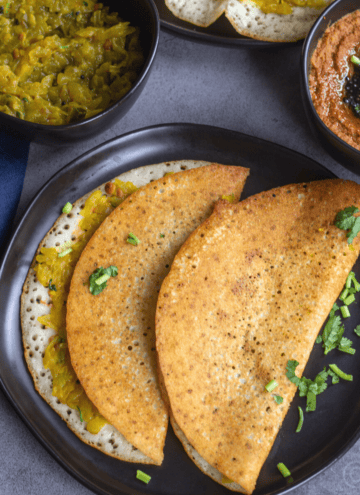 square image of stuffed bottle gourd dosa served in black plate