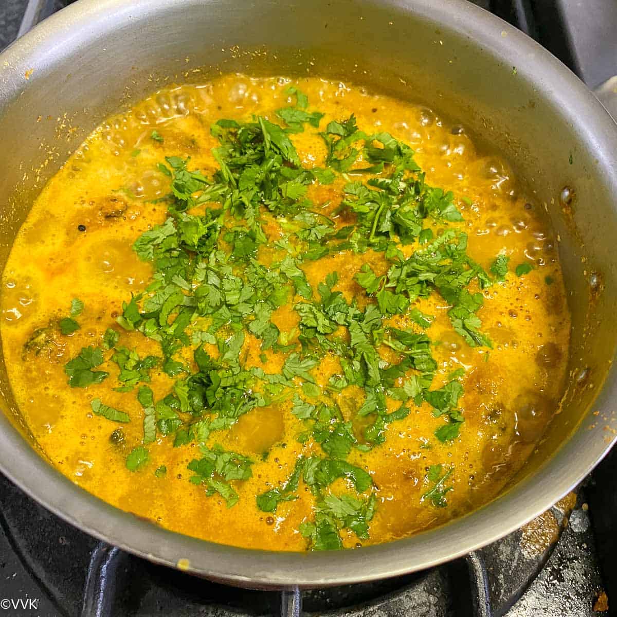 vada curry simmering