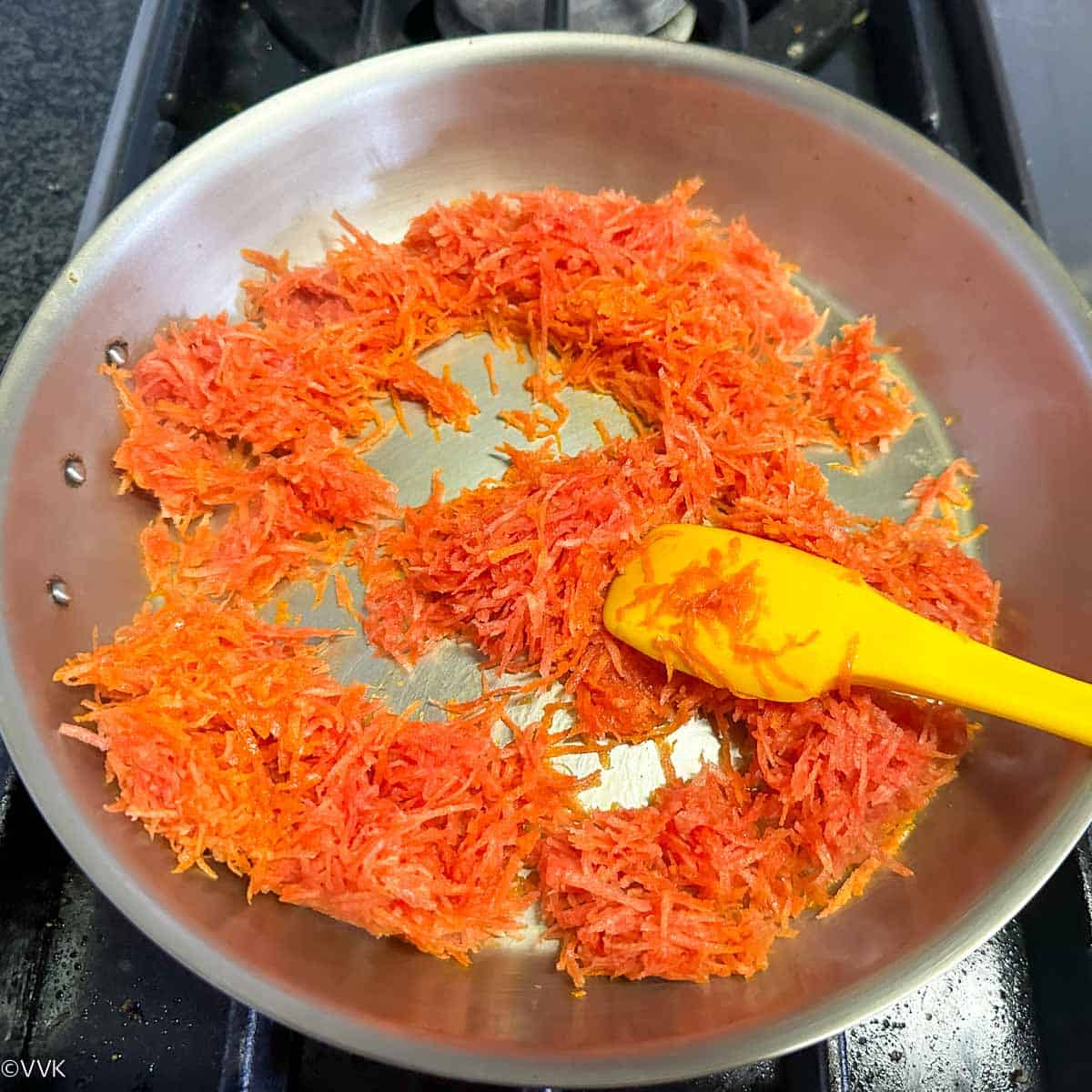 roasting the grated carrots in ghee