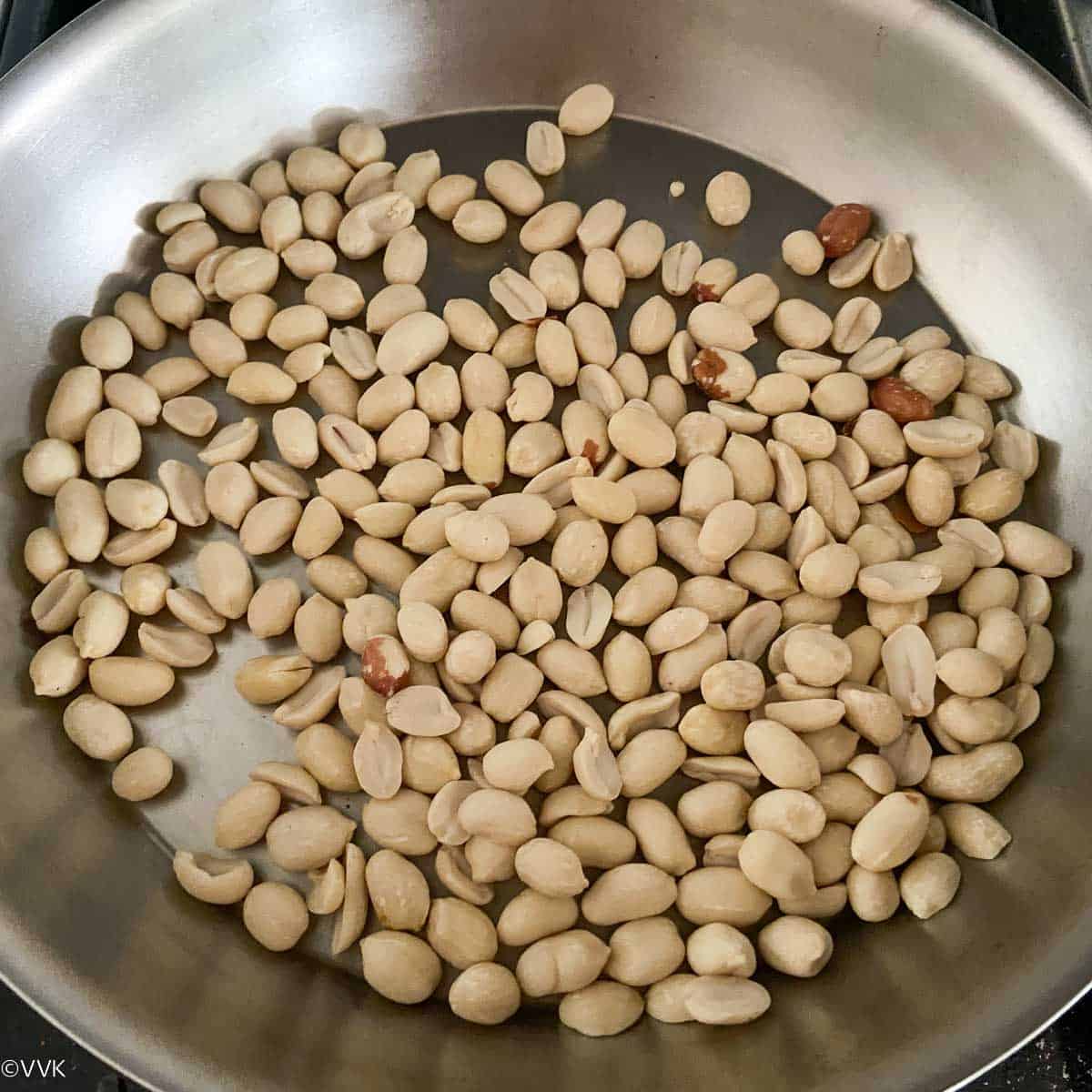 adding peanuts to roast