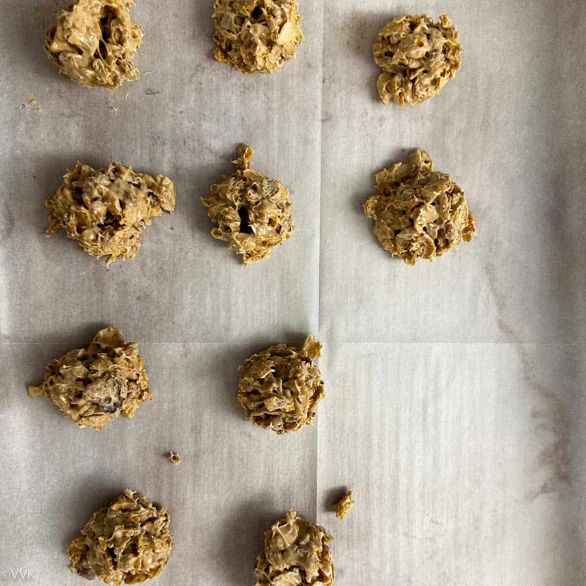 placing the clusters on the baking tray