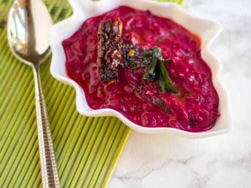 Ruscha tarjima bilan jinsiy aloqada tajribasiz qiz Yalangoch yoqimli blondalar