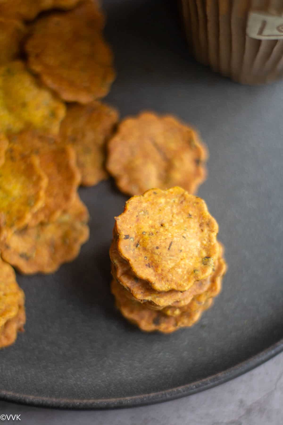 blurred but close up shot of baked methi mathri