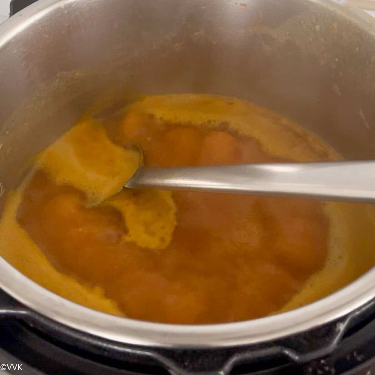 Simmering carrot soup