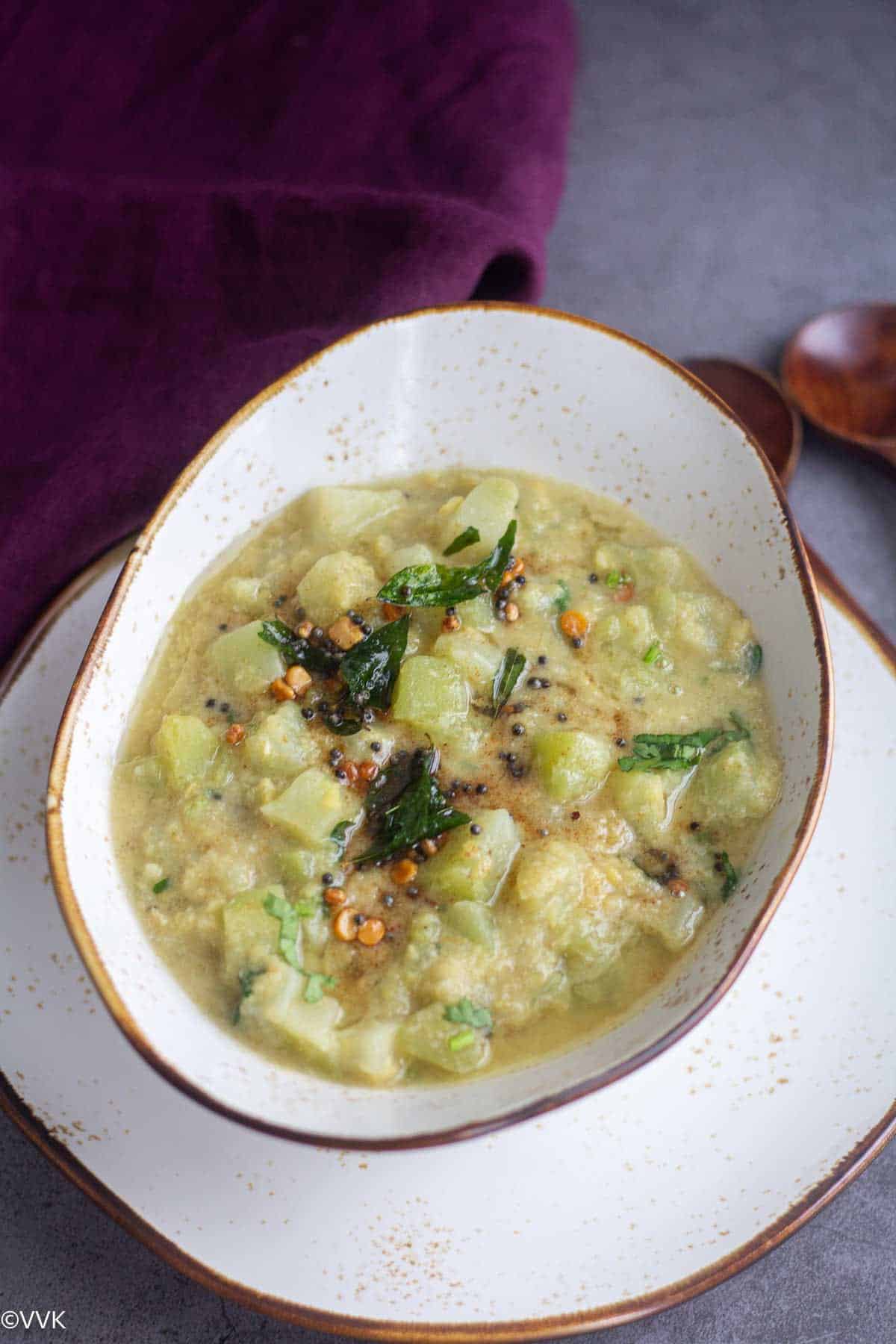 chow chow kootu in a bowl placed on top of a plate