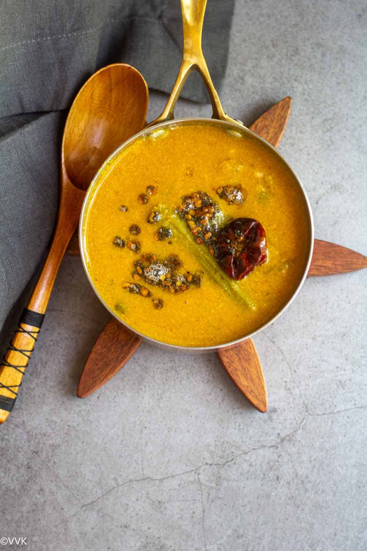 easy arachuvitta sambar with drumsticks