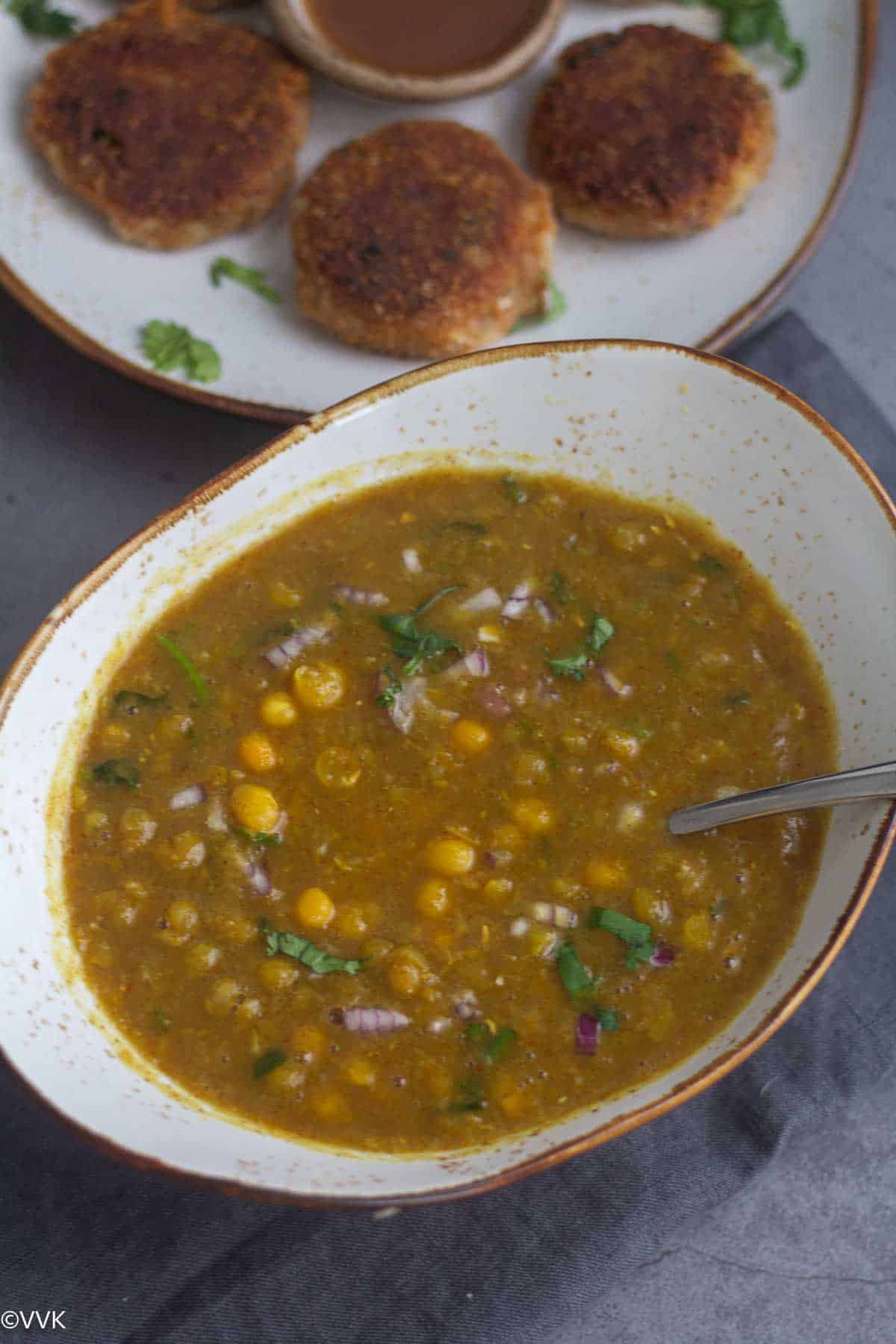 white peas gravy served in ceramic ware