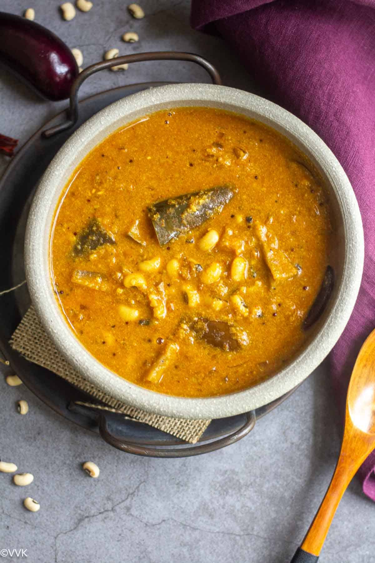 overhead shot of thatta payaru and kathirikai kuzhambu recipe